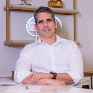 Dr. Carlos Henrique Rodrigues Kruzich
